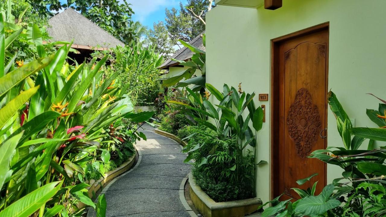 The Sebali Resort Ubud Eksteriør bilde Entrance to a villa at the resort
