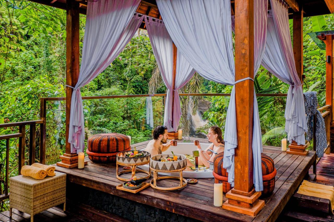 The Sebali Resort Ubud Eksteriør bilde The hot tub at the resort
