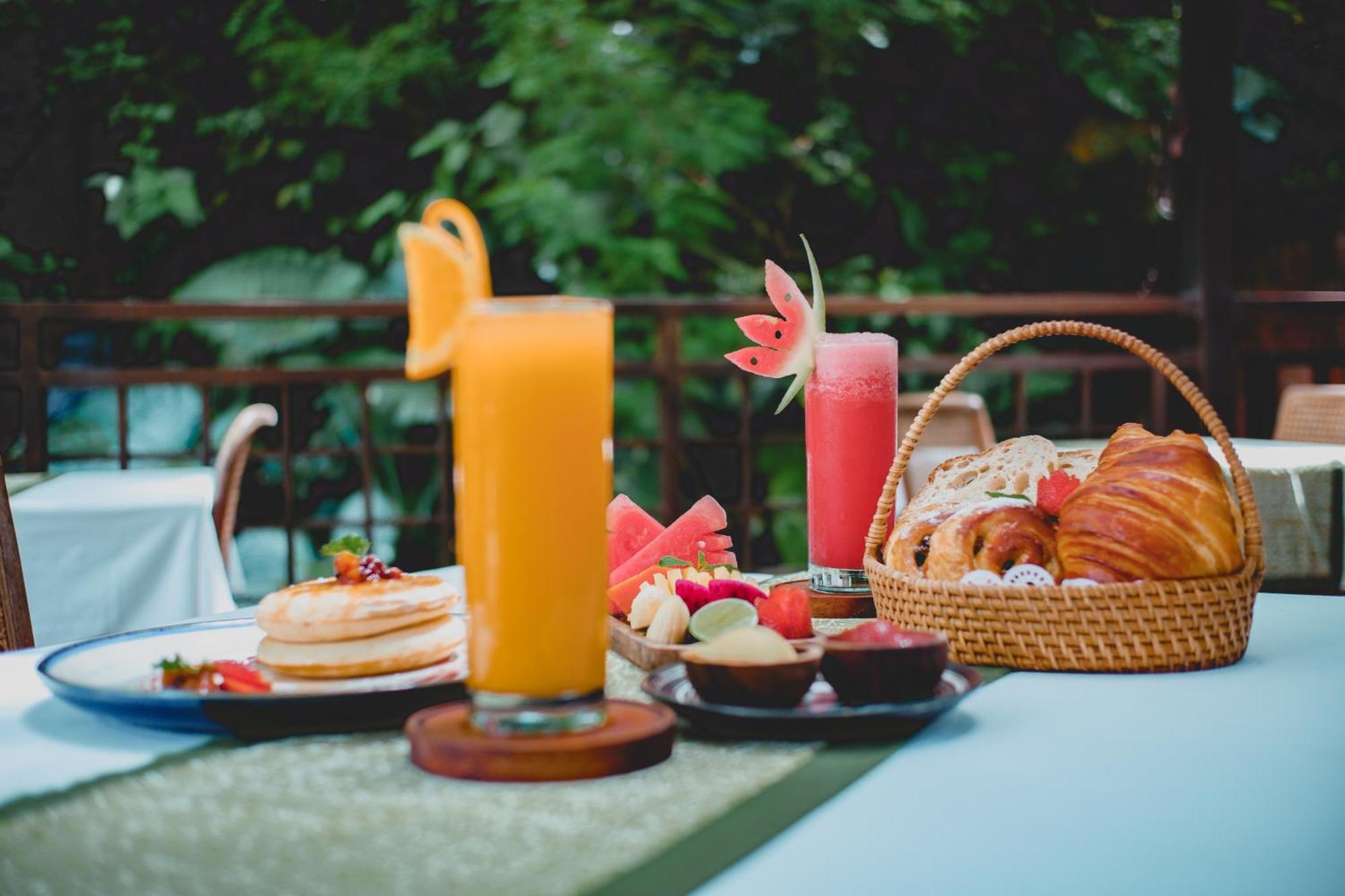 The Sebali Resort Ubud Eksteriør bilde A breakfast table
