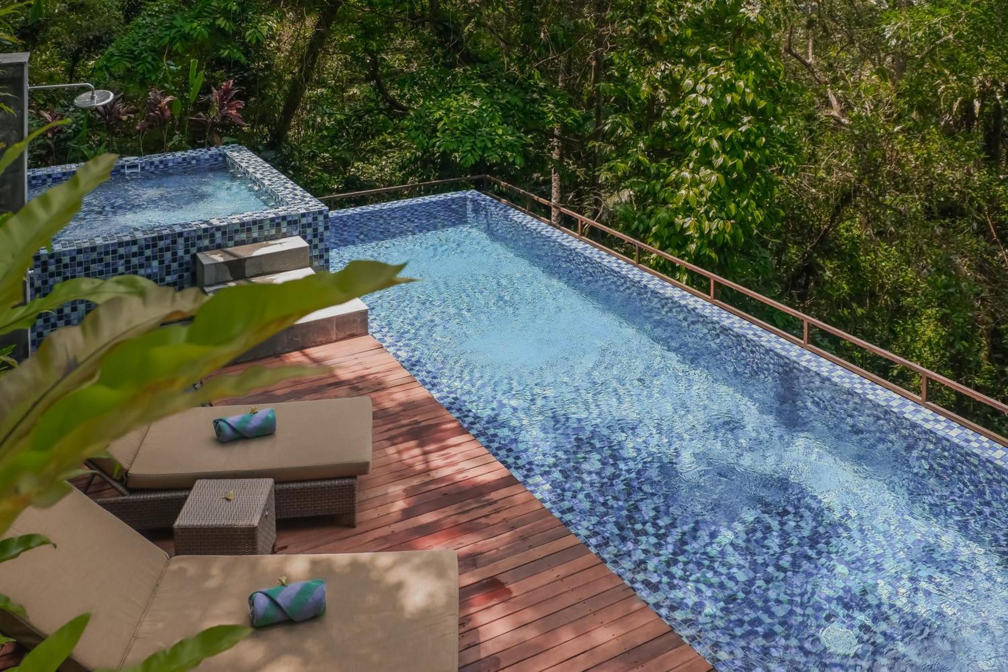 The Sebali Resort Ubud Eksteriør bilde Infinity pool at the resort