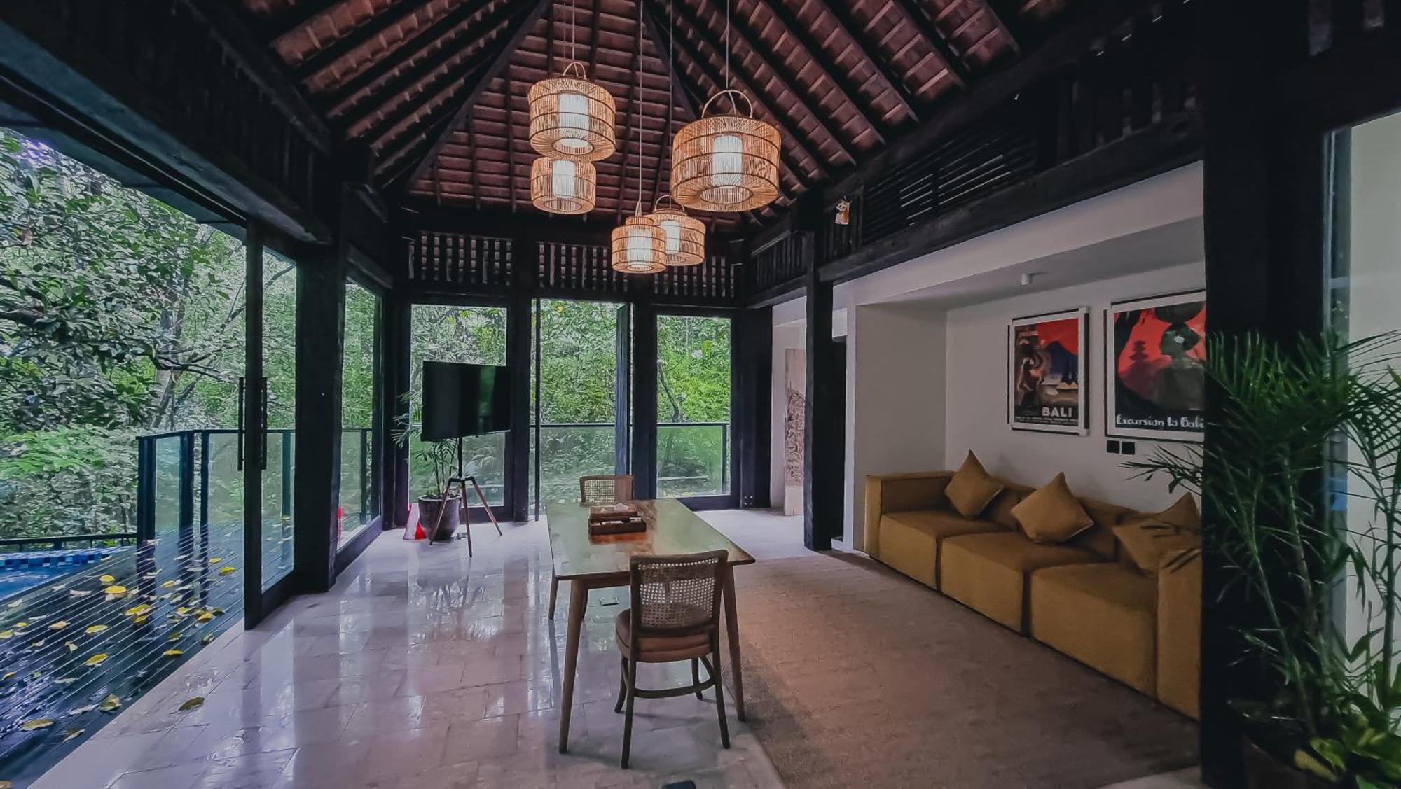 The Sebali Resort Ubud Eksteriør bilde The interior of a villa at the resort