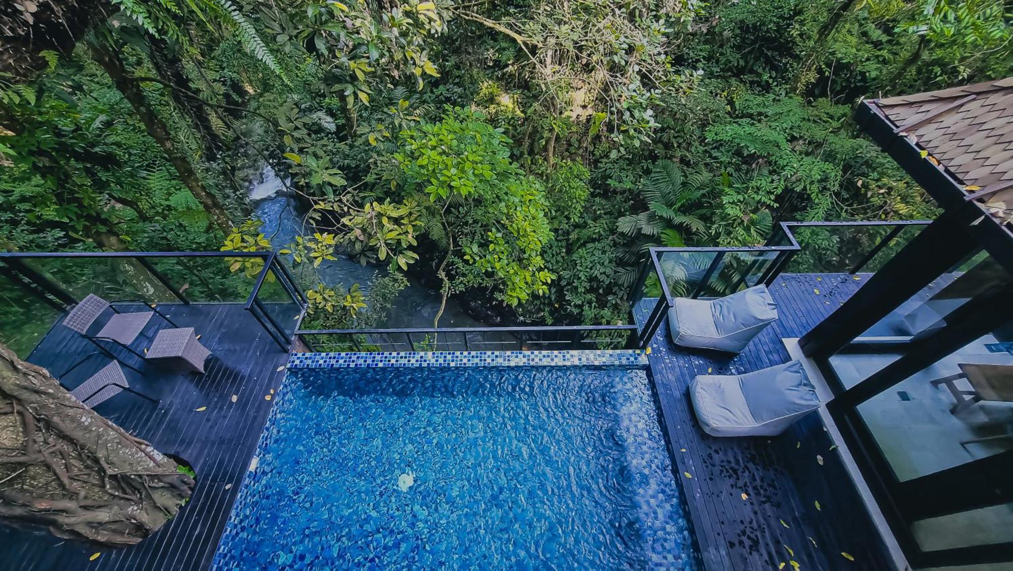 The Sebali Resort Ubud Eksteriør bilde The swimming pool at the resort
